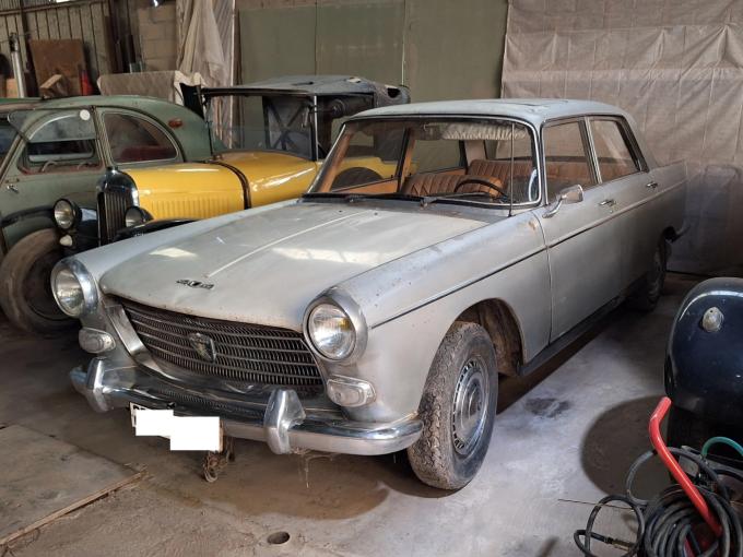Peugeot 404 Luxe avec toit ouvrant de 1962