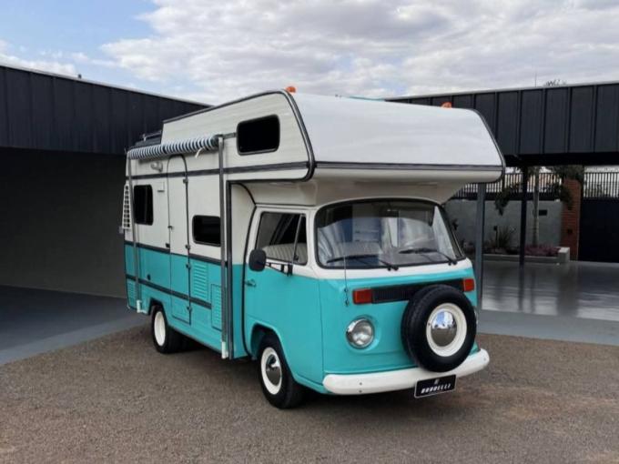 Volkswagen Combi T2 safari by Karmann  de 1979
