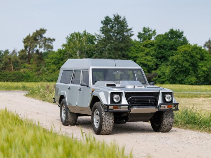 Lamborghini LM 002 