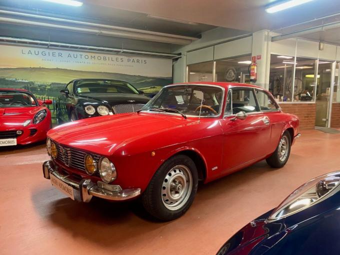 Alfa Roméo Giulia GT 2000 Coupé Bertone de 1971