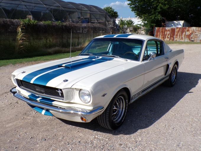 Ford Mustang réplique de la Shelby GT 350 de 1966