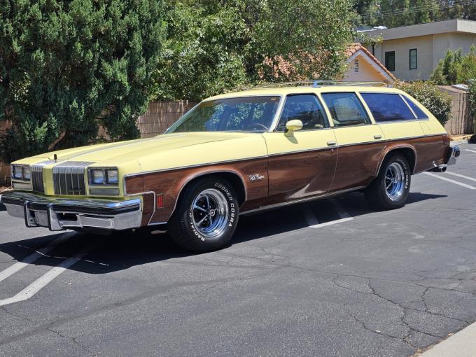 Oldsmobile Vista Cruiser  de 1977