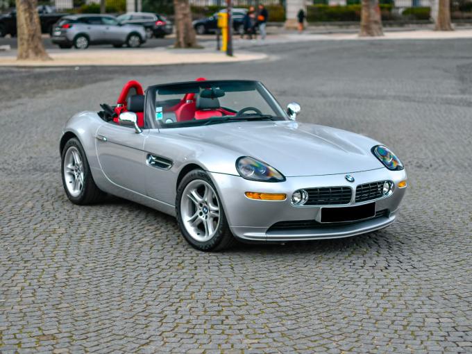BMW Z8 *Titanium Silver over Red & Black* de 2002