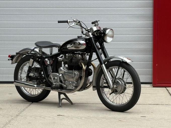 Moto Royal Enfield Indioan Apache 700 de 1956