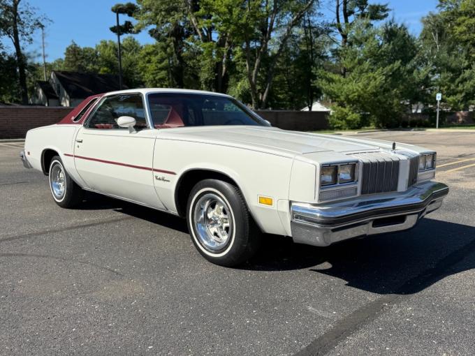 Oldsmobile Cutlass  de 1977