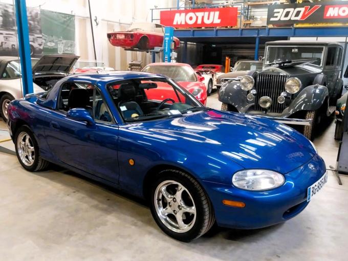 Mazda MX-5 série spéciale 10ème anniversaire avec Hardtop de 1999
