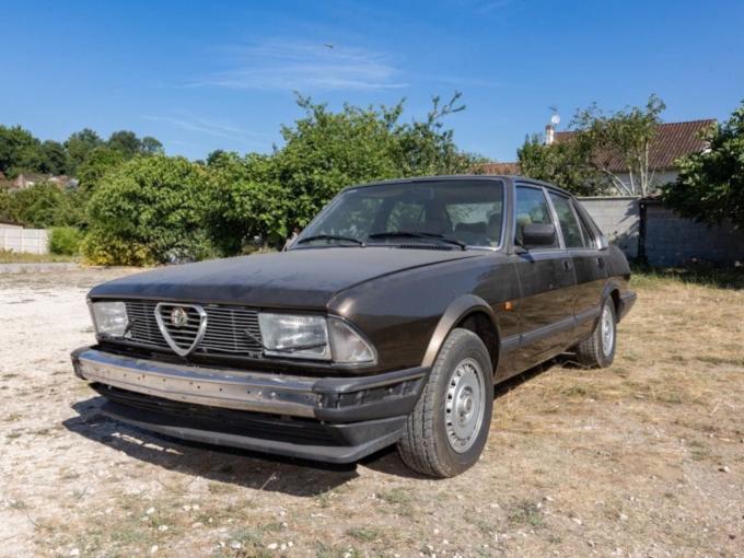 Alfa Roméo 6 2.5L Quadrifoglio Oro de 1985