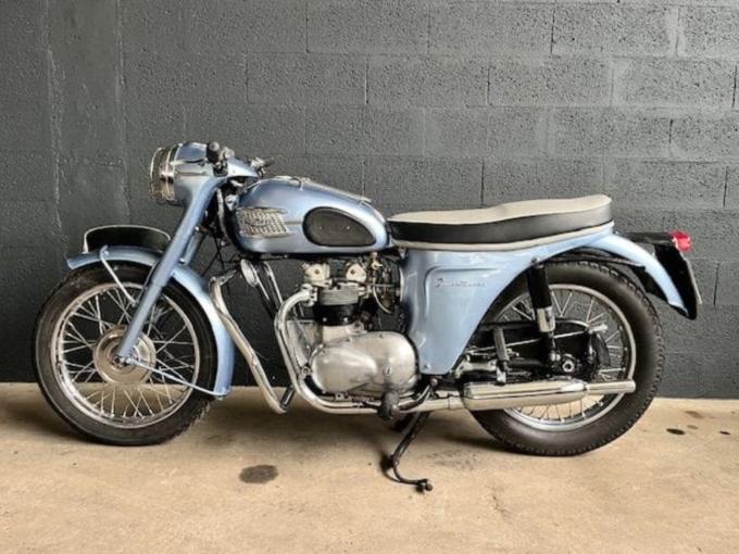 Moto Triumph 3TA Twenty One de 1962