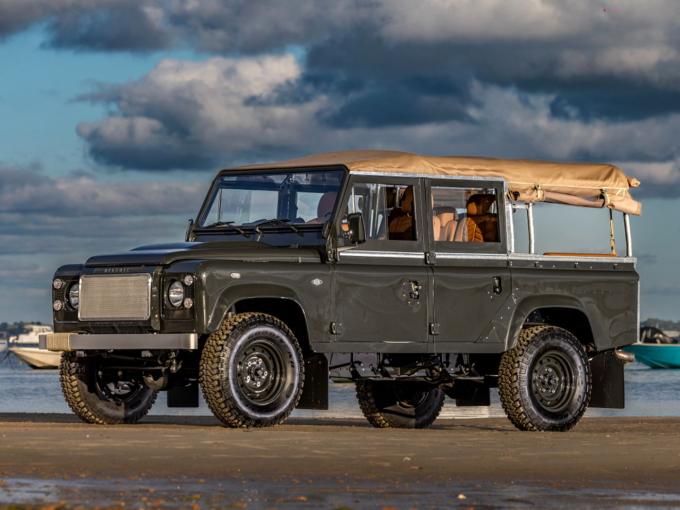 LandRover Defender 110 Soft Top - Custom By Hedonic  de 2012