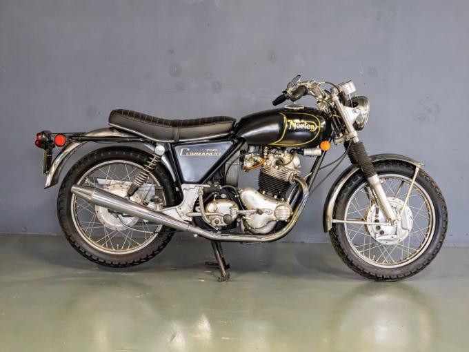 Moto Norton Commando Roadster de 1973