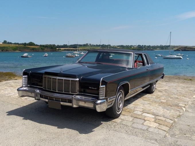 Lincoln Town coupé de 1975
