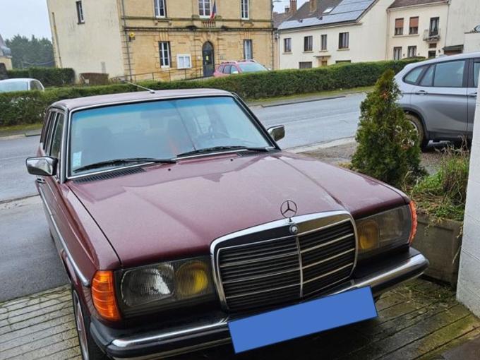 Mercedes-Benz 200 T CLASSE C 123 280 de 1983