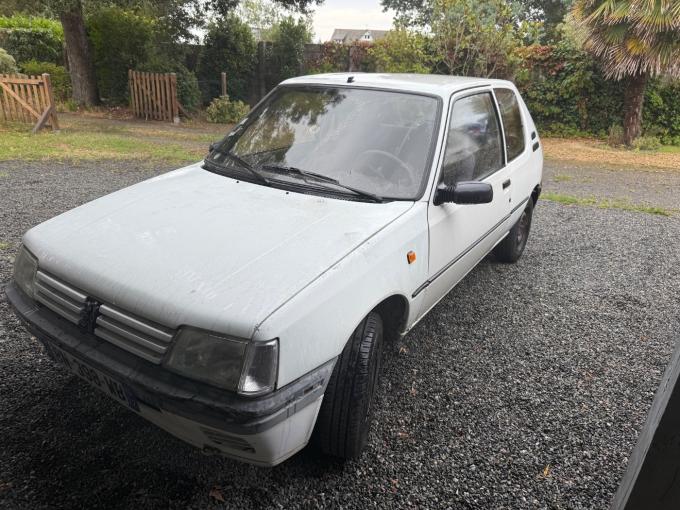 Peugeot 205 sacré numéro de 1995