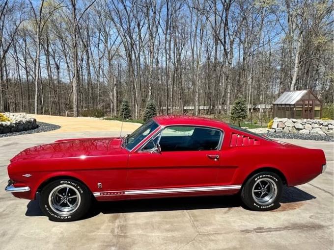 Ford Mustang V8 Fastback de 1965