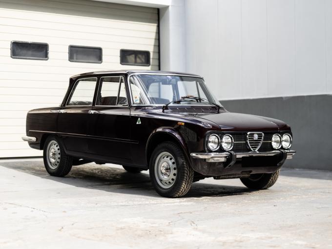 Alfa Roméo Giulia Nuova Super 1300 de 1976