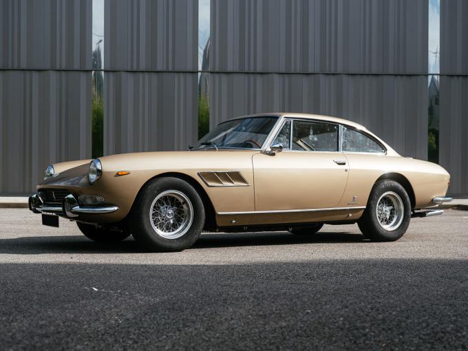 Ferrari 330 GT 2+2 Série 2 de 1966