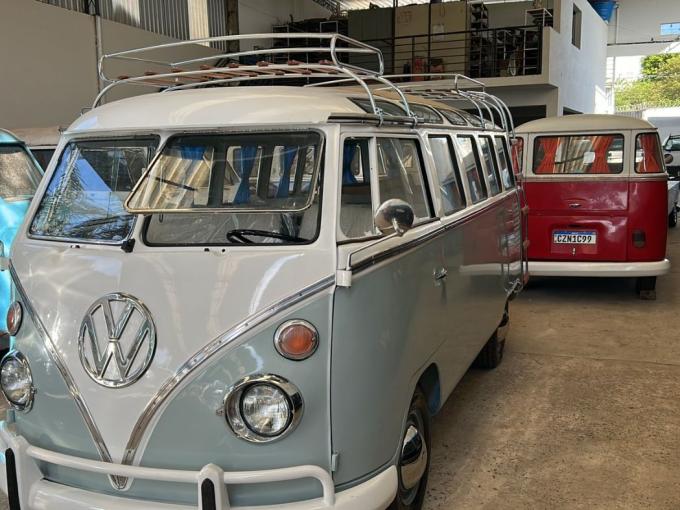 Volkswagen Combi Samba replica de 1975