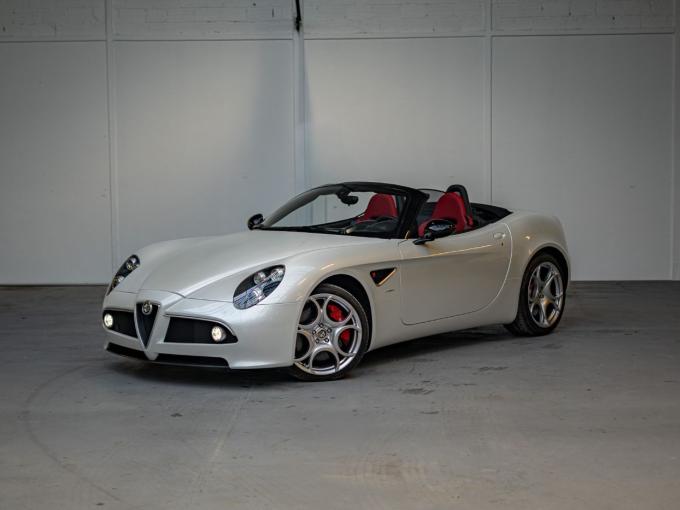 Alfa Roméo 8C Spider *1er main, première peinture* de 2010