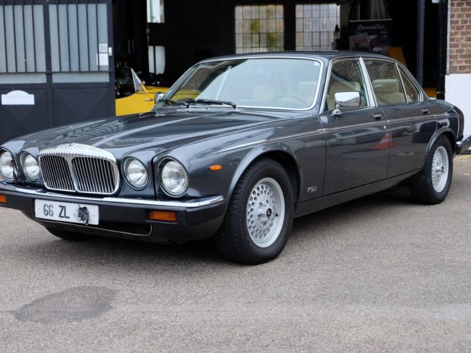 Daimler Double Six  de 1990