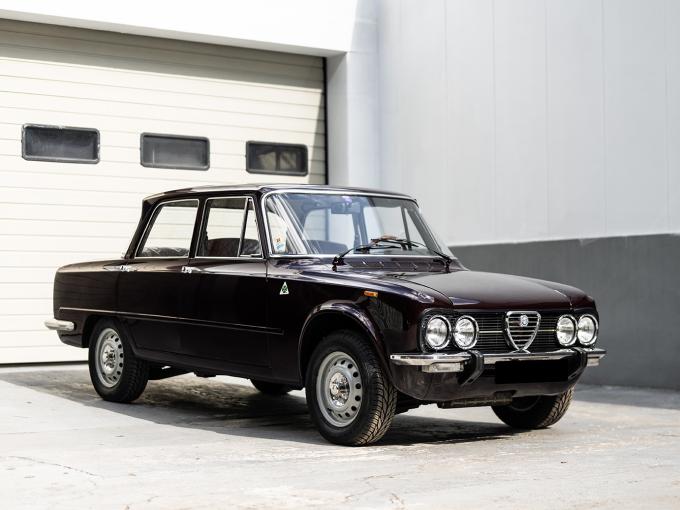 Alfa Roméo Giulia Nuova Super 1300 de 1976