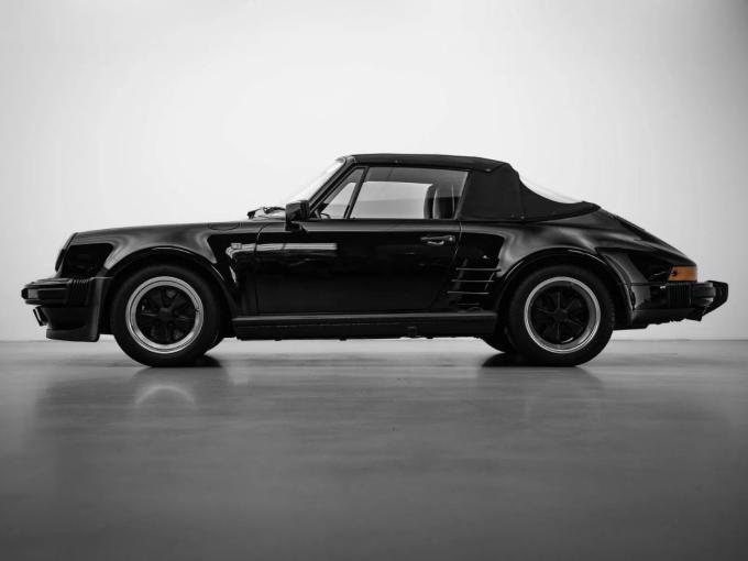 Porsche 911 Carrera 3.2 cabriolet turbo look usine  de 1987