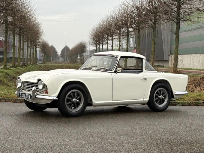 Triumph TR4 Surrey-Top de 1963