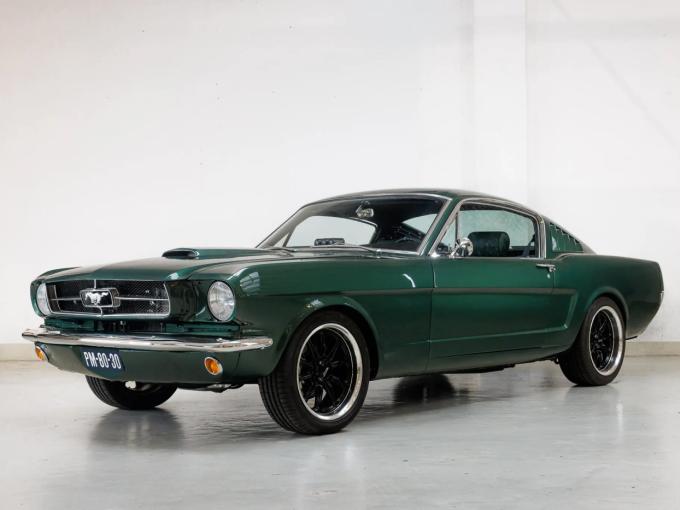 Ford Mustang Fastback Restomod de 1965
