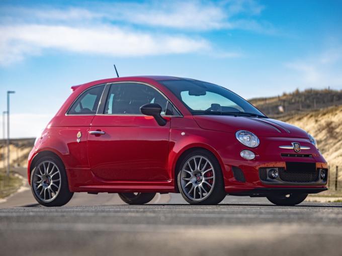 Abarth 695 Tributo Ferrari #1047 / 1199 de 2011