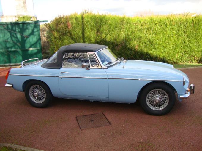 MG B iris blue de 1979