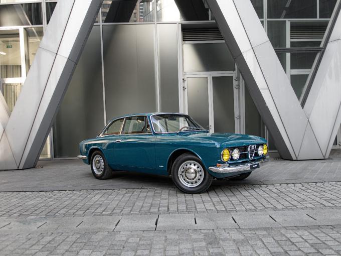 Alfa Roméo Giulia GT 1750 Veloce premi&egrave;re s&eacute;rie de 1968