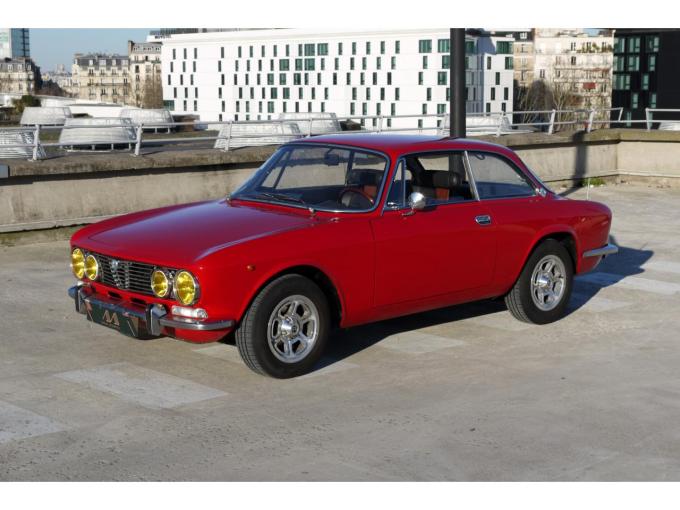 Alfa Roméo Giulia GT 2000 Veloce de 1975