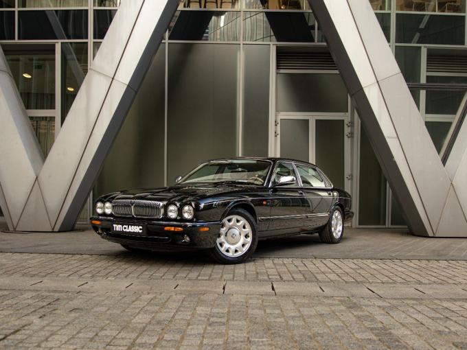 Daimler Série XJ Super V8 supercharged LWB X308 de 2002