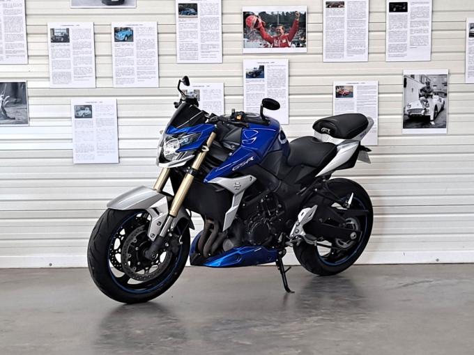 Moto Suzuki GSR750 de 2015
