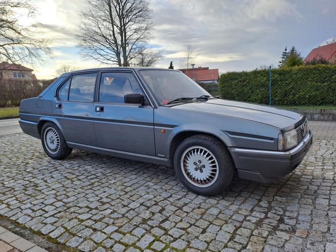 Alfa Roméo 90 2.5 V6 Quadrifoglio Oro de 1986