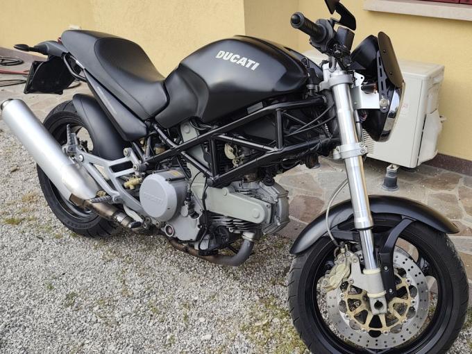 Moto Ducati Monster 620 Dark de 2003
