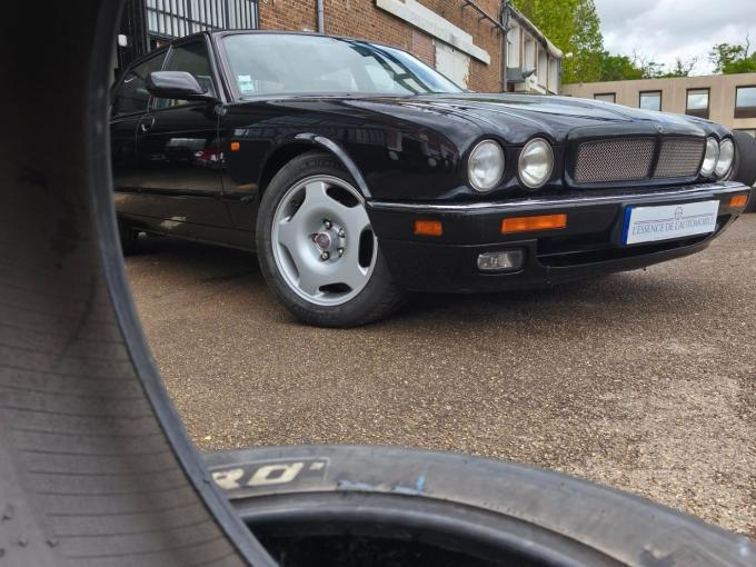 Jaguar Série - XJ XJR BERLINE 326 CH  de 2006