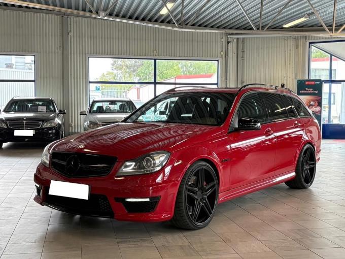 Mercedes-Benz Classe C C63 AMG T Performance 487 de 2012