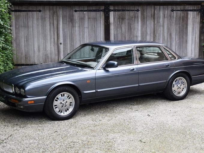 Jaguar Série - XJ 6 Sovereign 4.0 (X300) de 1995