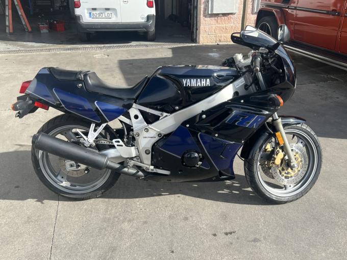 Moto yamaha FZR 400 de 1997