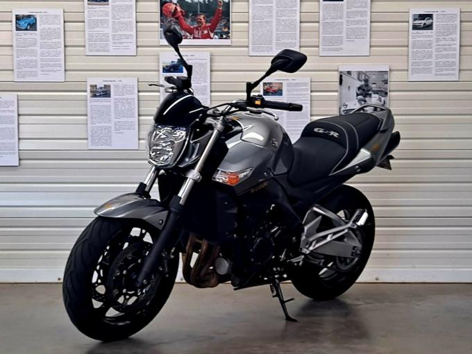 Moto Suzuki GSR600 98CV de 2010