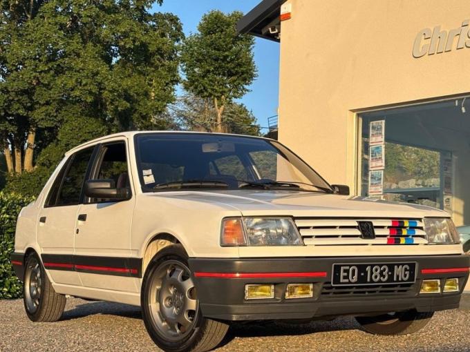 Peugeot 309 GTi restaurée de 1992