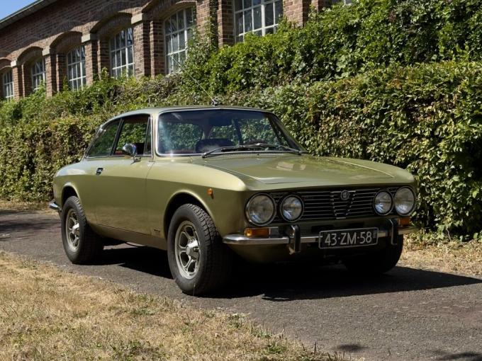 Alfa Roméo Giulia GT 2000 Bertone Coupé de 1975