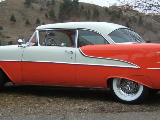 Oldsmobile 88 Holiday coupé de 1955