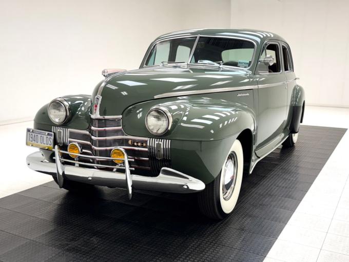 Oldsmobile Série 90 Custom Cruiser 4 Door Touring Sedan de 1940