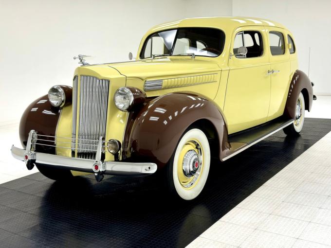 Packard 1700 Series Touring Sedan de 1939