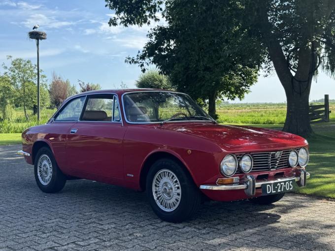 Alfa Roméo Giulia GT 2000 Veloce de 1971