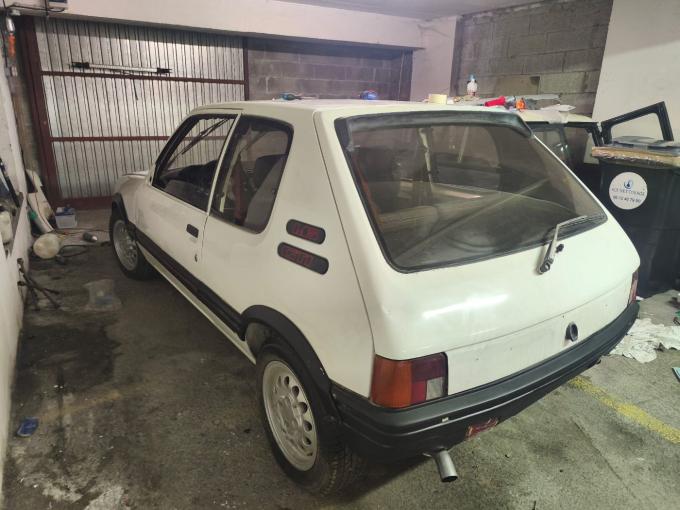 Peugeot 205 GTI 1 litre 6 115 CH  de 1986