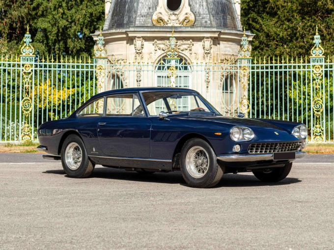 Ferrari 330 GT 2+2 de 1965