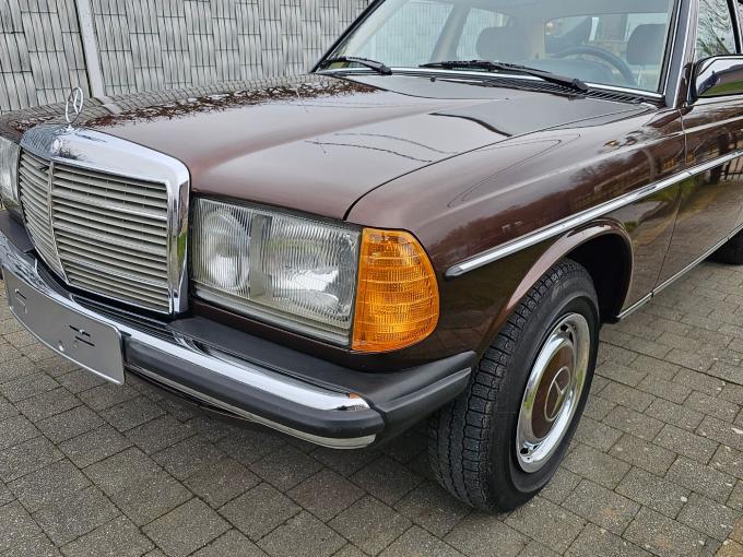 Mercedes-Benz 240 D  de 1984