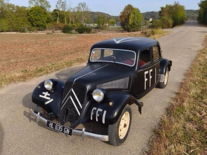Citroen Traction 11 B malle plate en l\'état de 1952